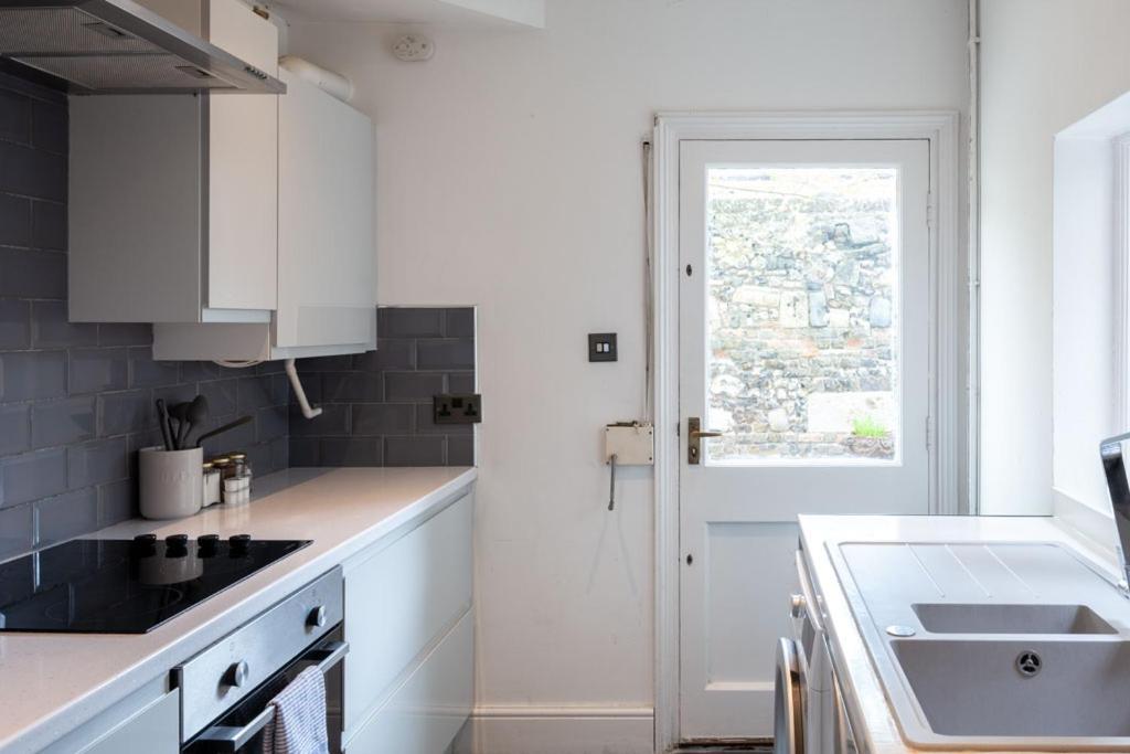Stylish & Spacious City Centre 3-Bedroom Townhouse - Sleeps 6 Canterbury Exteriör bild