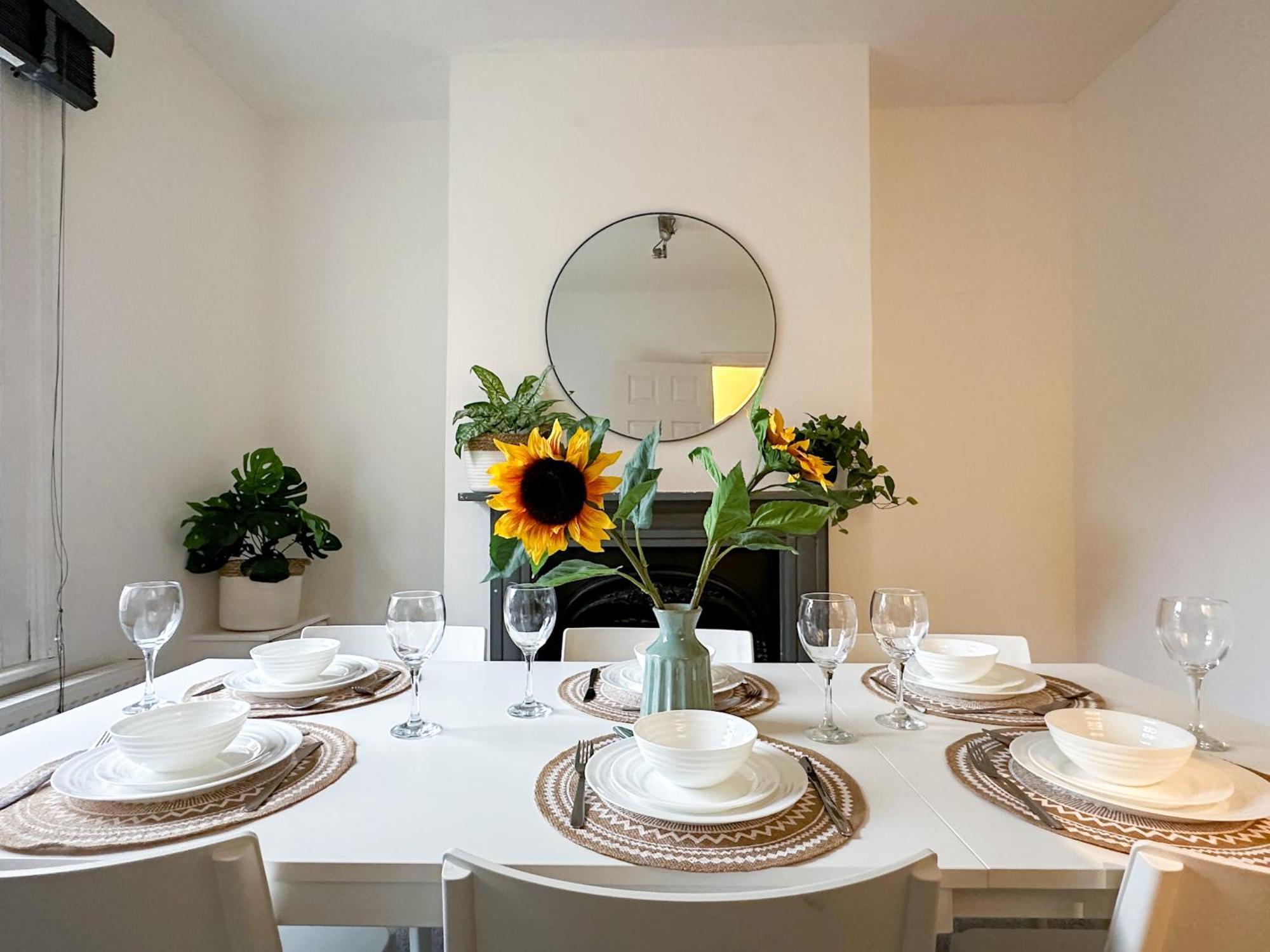 Stylish & Spacious City Centre 3-Bedroom Townhouse - Sleeps 6 Canterbury Exteriör bild